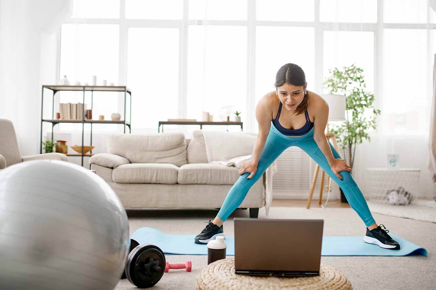 You are currently viewing The 10 Best Online Fitness Classes Out There!